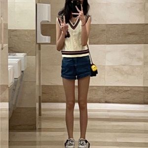 Meet your Posher, Maya